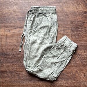 C&C California Gray Leaf Print Joggers